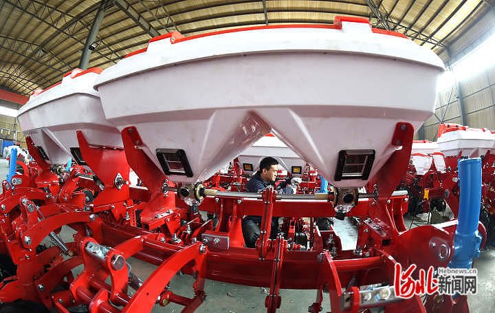河北霸州：科技创新助力农机“智”造4.jpg