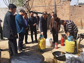 市长刘志亮节日期间对农村流水席进行检查